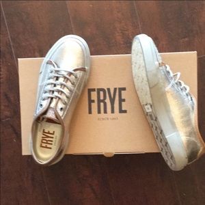 Frye Gia canvas low lace sneakers